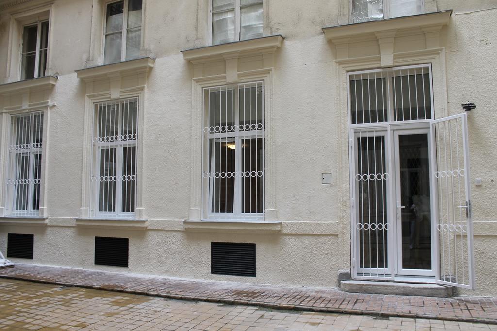 Titaru House In The City Center Of บูดาเปสต์ ภายนอก รูปภาพ