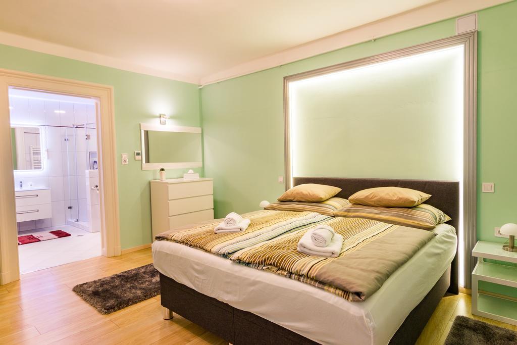 Titaru House In The City Center Of บูดาเปสต์ ภายนอก รูปภาพ