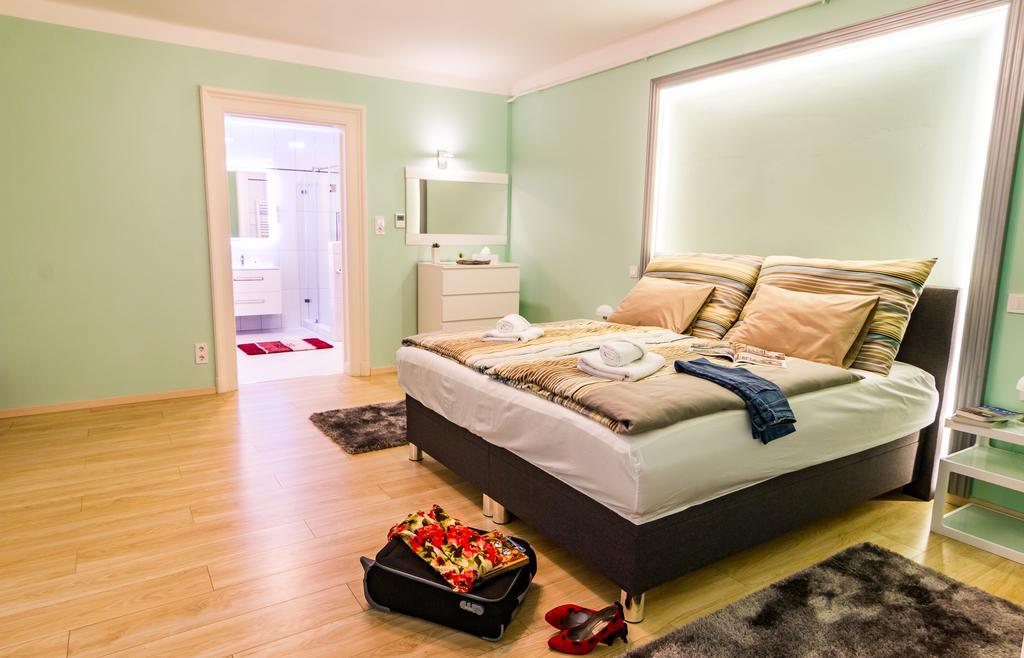 Titaru House In The City Center Of บูดาเปสต์ ภายนอก รูปภาพ