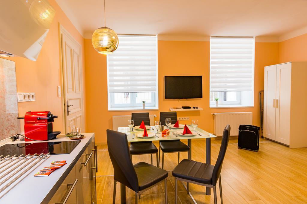 Titaru House In The City Center Of บูดาเปสต์ ภายนอก รูปภาพ